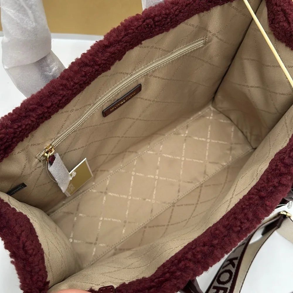 Michael Kors Medium SHEARLING MIRELLA Tote
Shoulder Bag Sherpa
Oxblood
NWT - Picture 8 of 16